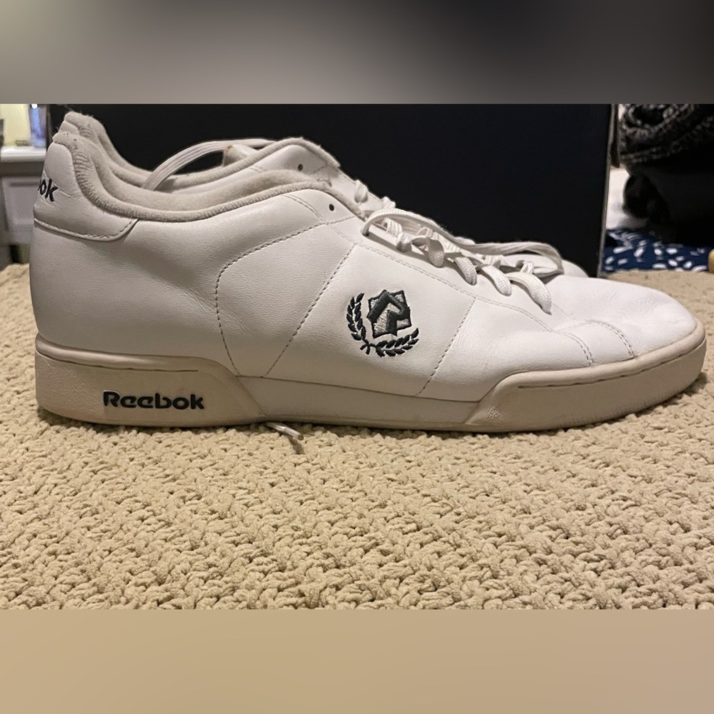 Men’s white leather Reebok shoe. Size 10.5